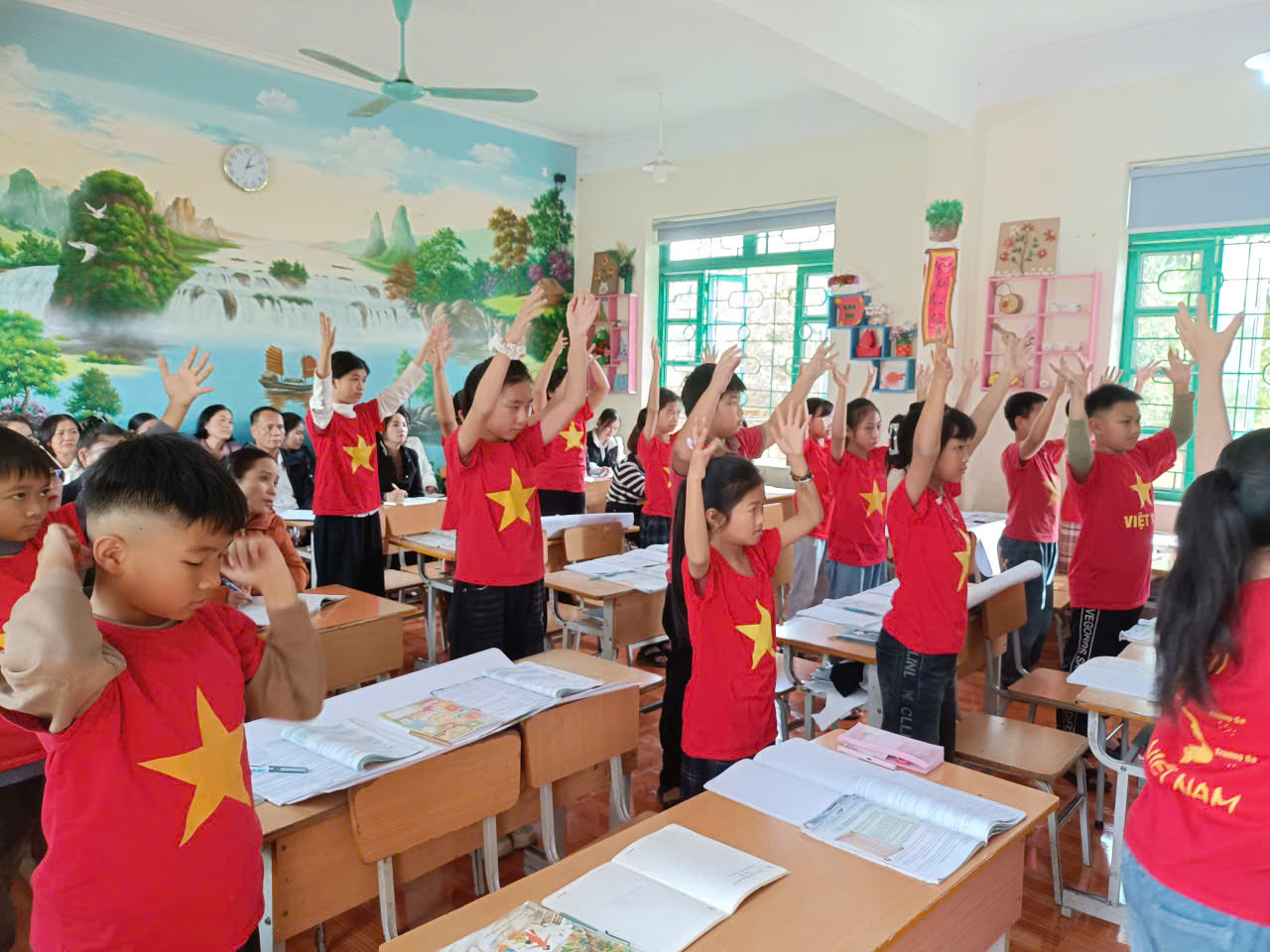 SINH HOẠT CHUYÊN ĐỀ CẤP TRƯỜNG, DẤU ẤN ĐỔI MỚI TỪ TIẾT DẠY CỦA TỔ KHỐI 5